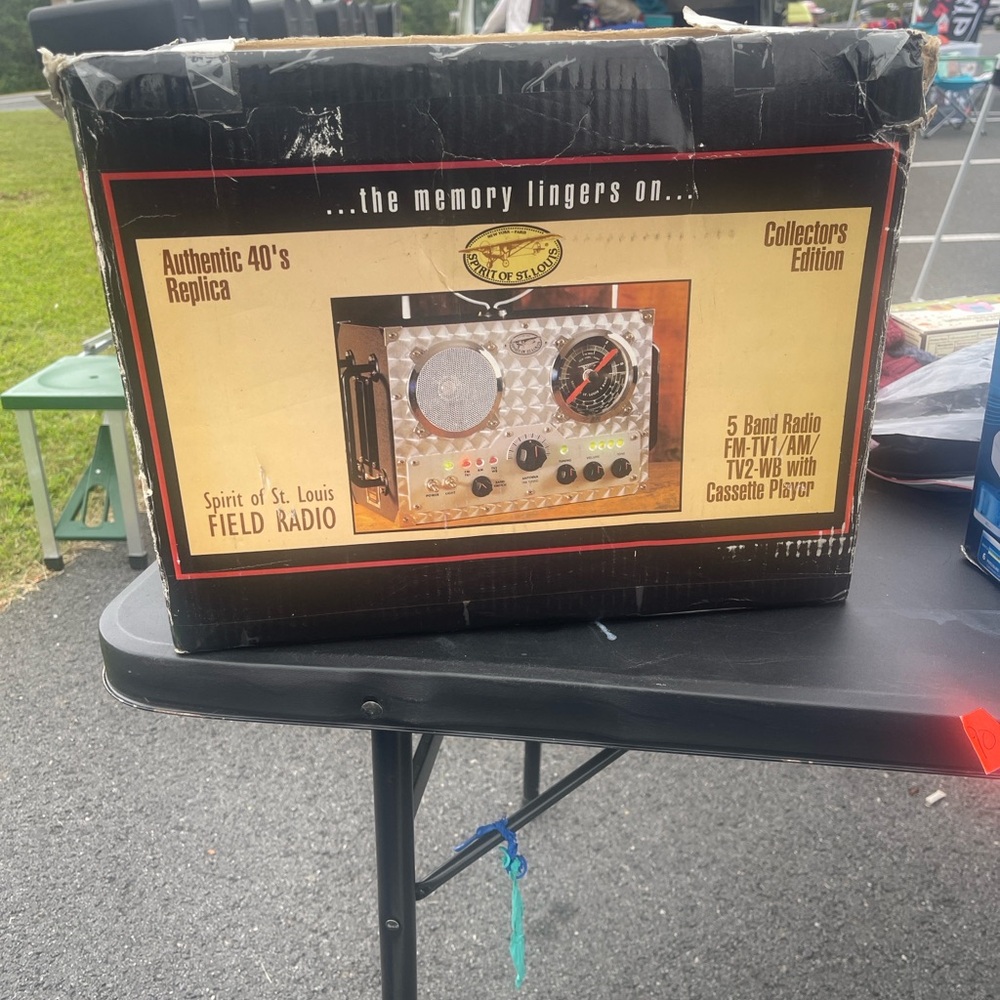 40s replica Field Radio with cassette player new box looks ruff otherwise new